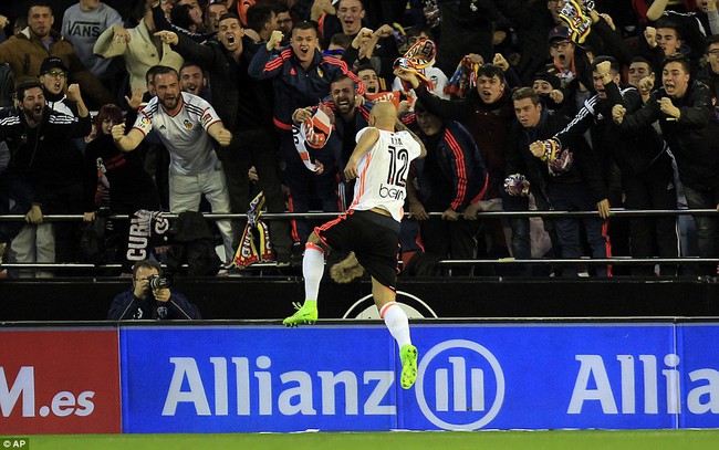 Ronaldo nổ s&uacute;ng trở lại, Real vẫn ng&atilde; ngựa trước Valencia - Ảnh 4.