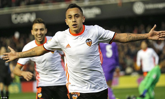 Ronaldo nổ s&uacute;ng trở lại, Real vẫn ng&atilde; ngựa trước Valencia - Ảnh 6.