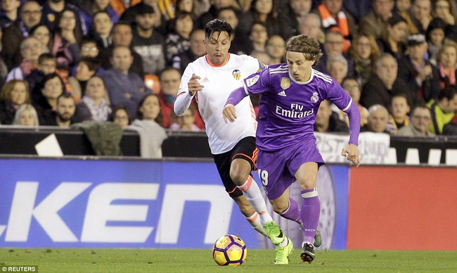 Ronaldo nổ s&uacute;ng trở lại, Real vẫn ng&atilde; ngựa trước Valencia - Ảnh 15.
