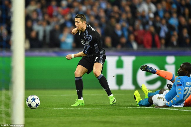 Ronaldo tịt ngòi, Real vẫn ngược dòng giành vé vào tứ kết Champions League - Ảnh 7.