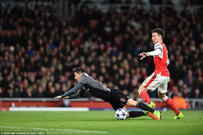 Arsenal cúi mặt rời Champions League với 10 bàn thua - Ảnh 6.