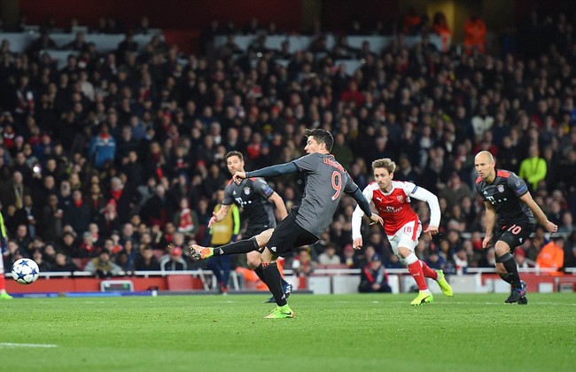 Arsenal cúi mặt rời Champions League với 10 bàn thua - Ảnh 8.