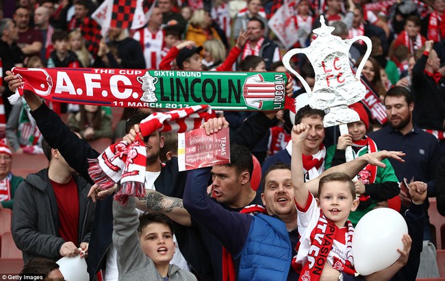 Trút giận lên đội bóng hạng 5, Arsenal thẳng tiến tới Wembley - Ảnh 4.