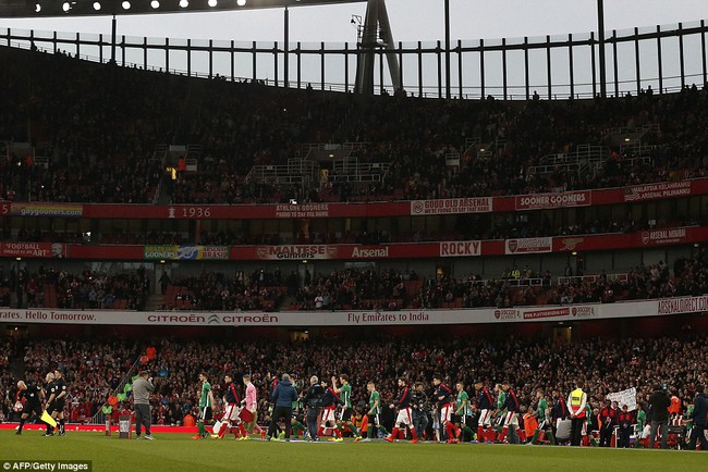 Tr&uacute;t giận l&ecirc;n đội b&oacute;ng hạng 5, Arsenal thẳng tiến tới Wembley - Ảnh 5.