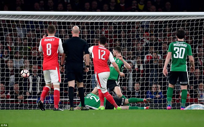 Trút giận lên đội bóng hạng 5, Arsenal thẳng tiến tới Wembley - Ảnh 12.