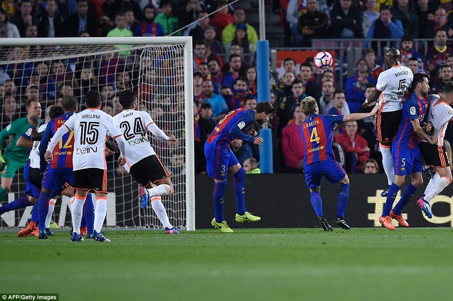 Messi lập cú đúp, Barca thắng đậm Valencia - Ảnh 3.