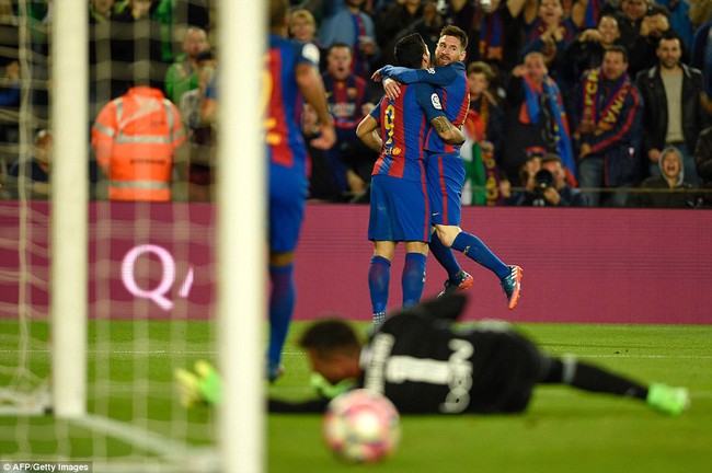 Messi lập cú đúp, Barca thắng đậm Valencia - Ảnh 10.