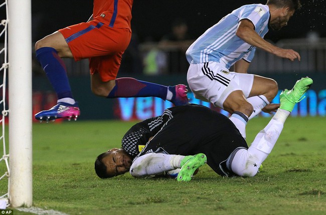 Messi sút phạt đền thành công đưa Argentina lên vị trí thứ 3 - Ảnh 12.
