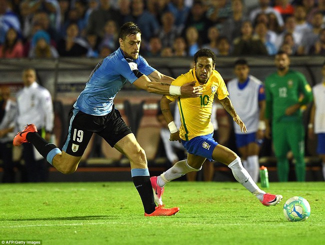 Sao Brazil chơi bóng ở Trung Quốc lập hat-trick vào lưới Uruguay - Ảnh 13.