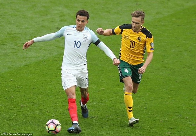 K&eacute;p phụ tỏa s&aacute;ng, Sư tử Anh tiếp tục dẫn đầu bảng - Ảnh 13.