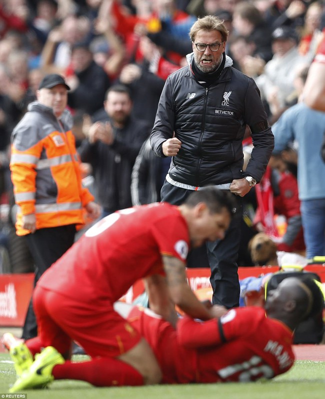 Điệp vi&ecirc;n 007 Daniel Craig dự kh&aacute;n trận derby Merseyside - Ảnh 7.
