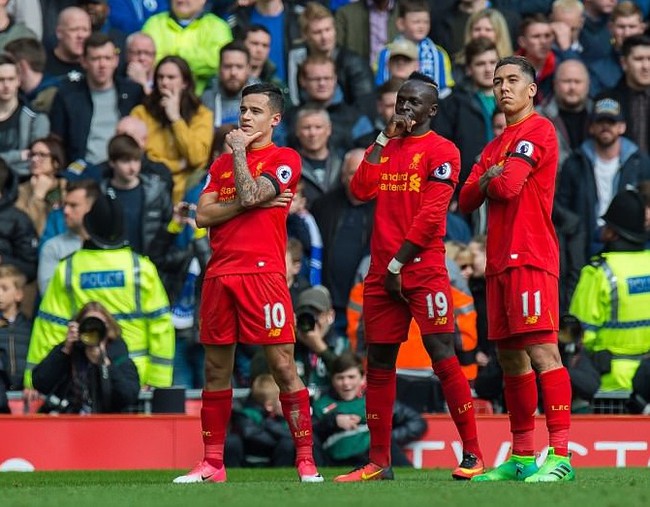 Điệp vi&ecirc;n 007 Daniel Craig dự kh&aacute;n trận derby Merseyside - Ảnh 4.
