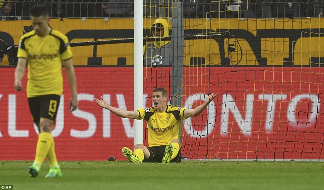 Sau vụ xe bus bị đánh bom, Dortmund rượt đuổi tỷ số với Monaco - Ảnh 8.