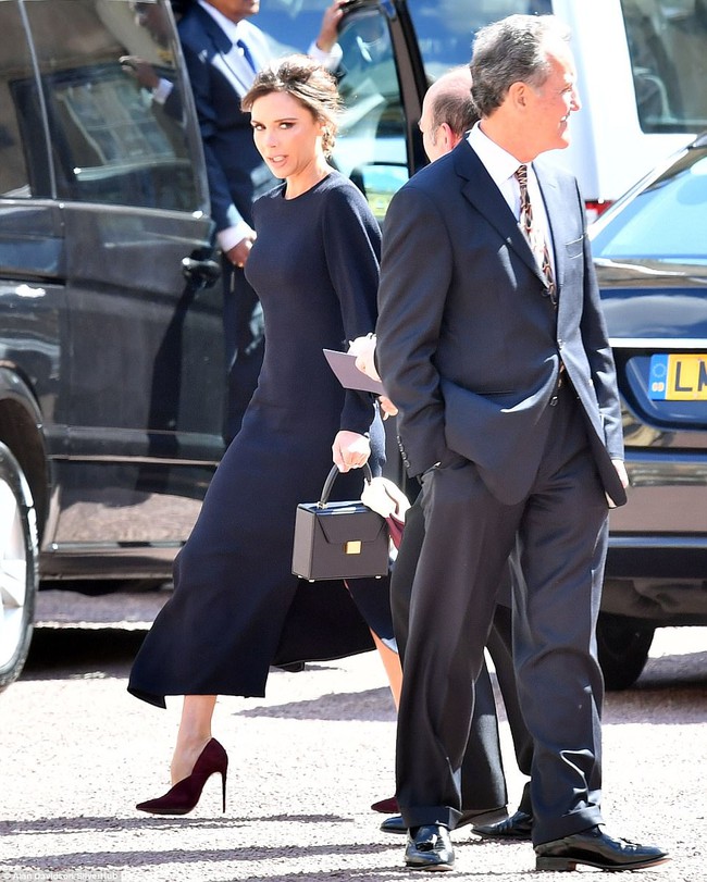 Victoria Beckham được Ho&agrave;ng tử Anh trao hu&acirc;n chương sau h&agrave;ng chục năm cống hiến v&igrave; thời trang - Ảnh 5.