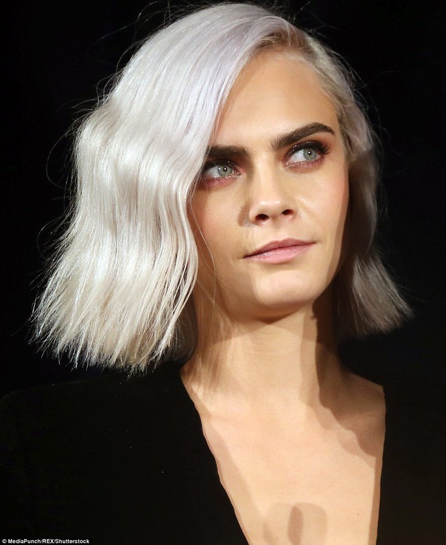 Từng là mỹ nhân hàng đầu thế giới, Cara Delevingne giờ bỗng cạo trọc đầu - Ảnh 11.