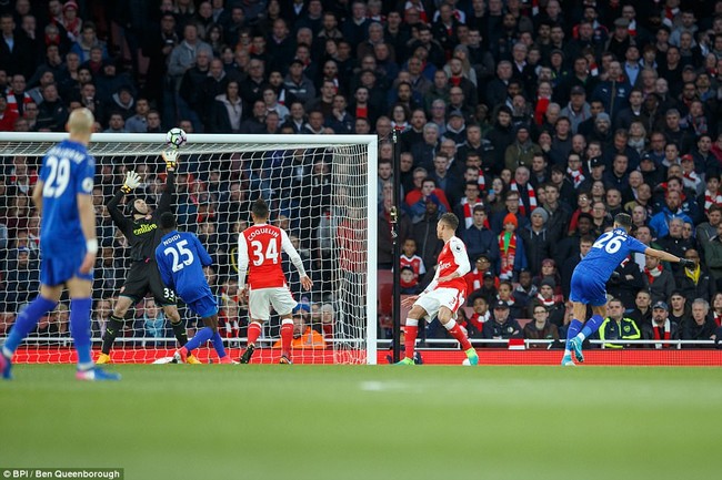 Arsenal nu&ocirc;i hi vọng v&agrave;o tốp 4 nhờ đối thủ đ&aacute; phản lưới nh&agrave; - Ảnh 10.