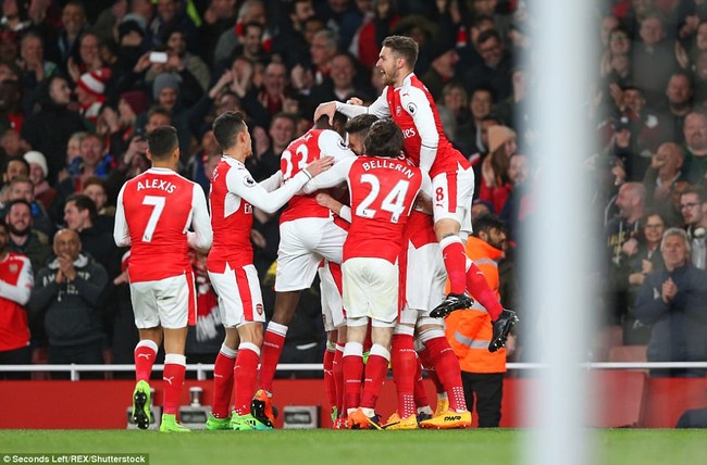 Arsenal nu&ocirc;i hi vọng v&agrave;o tốp 4 nhờ đối thủ đ&aacute; phản lưới nh&agrave; - Ảnh 5.