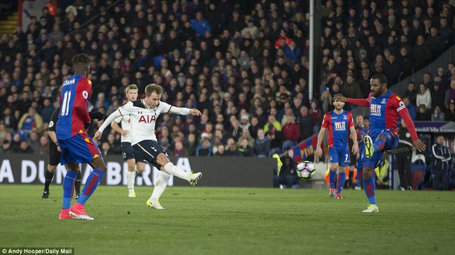 C&uacute; n&atilde; đại b&aacute;c tầm xa gi&uacute;p Tottenham tiếp tục b&aacute;m đuổi Chelsea - Ảnh 4.