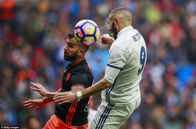 Ronaldo sút hỏng penalty, Real thắng nghẹt thở Valencia - Ảnh 8.