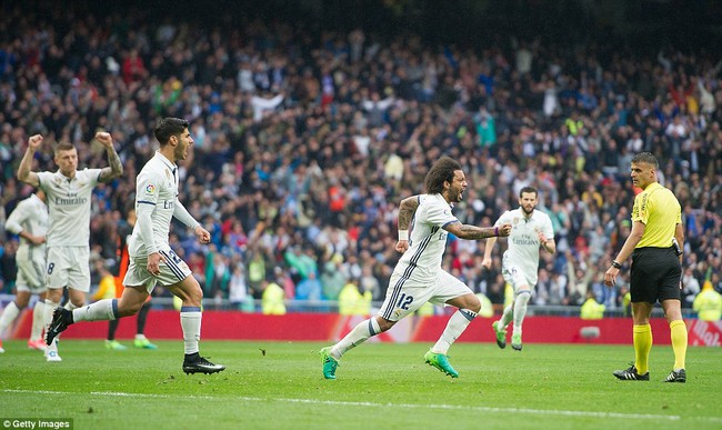 Ronaldo sút hỏng penalty, Real thắng nghẹt thở Valencia - Ảnh 9.