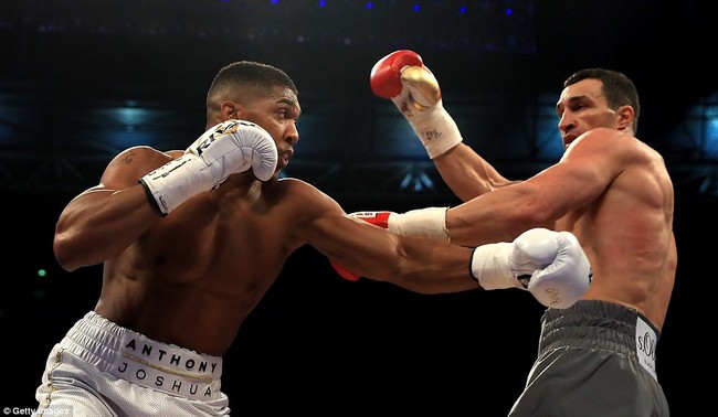 Joshua hạ knock-out tiến sĩ búa thép Klitschko sau 11 hiệp đấu kịch tính - Ảnh 4.