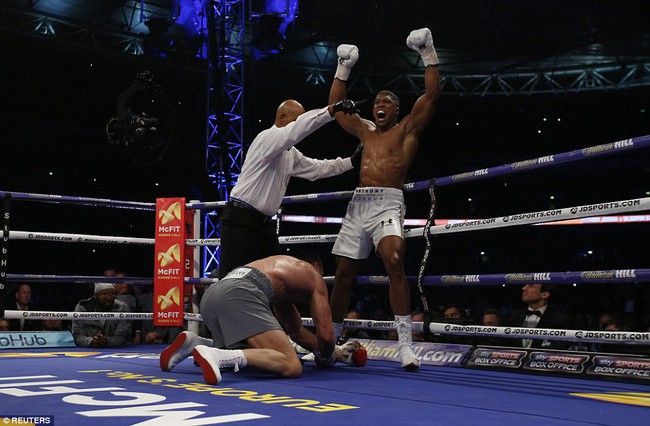 Joshua hạ knock-out tiến sĩ búa thép Klitschko sau 11 hiệp đấu kịch tính - Ảnh 9.