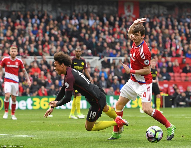 Đấng cứu thế Jesus gi&uacute;p Man City gi&agrave;nh 1 điểm trước Middlesbrough - Ảnh 7.