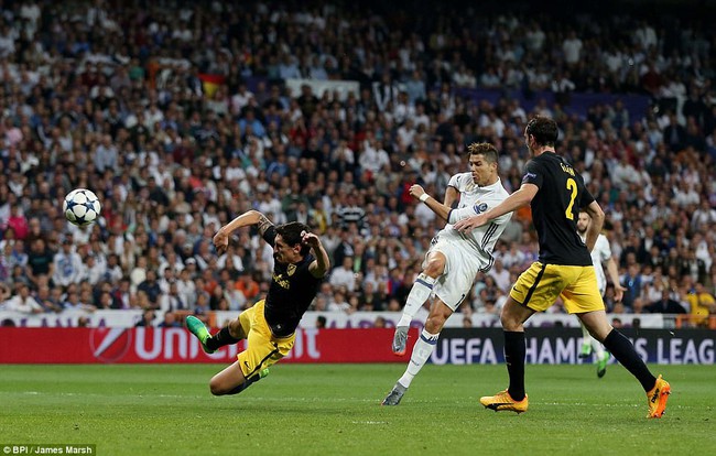 Siêu nhân Ronaldo lập thêm 3 kỷ lục sau cú hat-trick vào lưới Atletico - Ảnh 1.