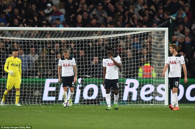 Tottenham phất cờ trắng đầu hàng Chelsea sau trận thua West Ham - Ảnh 4.
