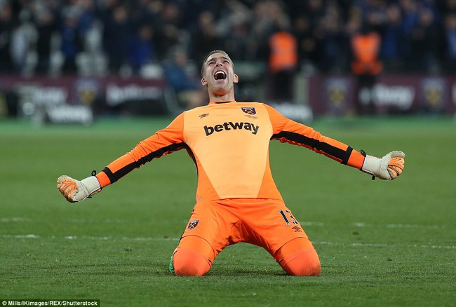 Tottenham phất cờ trắng đầu h&agrave;ng Chelsea sau trận thua West Ham - Ảnh 8.