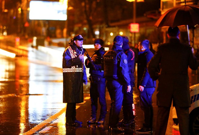 Hiện trường vụ xả súng đẫm máu vào hộp đêm Thổ Nhĩ Kỳ đúng đêm Giao thừa - Ảnh 16.