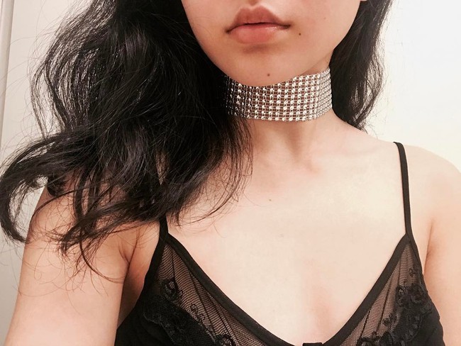 Năm 2017, vòng cổ choker vẫn hot nhưng phải là kiểu lấp lánh hột xoàn mới là chuẩn! - Ảnh 5.