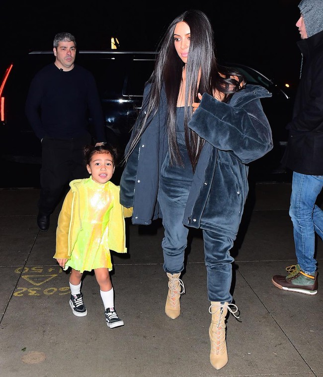 Kim - Kanye sắp ra mắt BST thời trang trẻ em, b&eacute; North đương nhi&ecirc;n l&agrave; người diện đầu ti&ecirc;n - Ảnh 4.