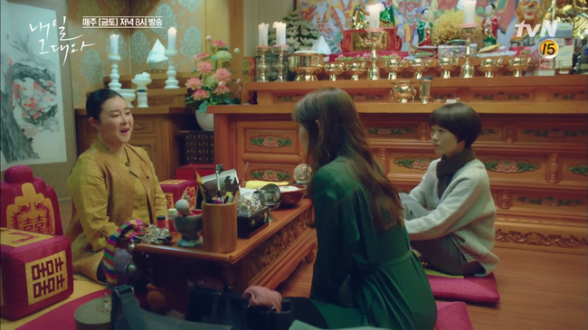 “Tomorrow With You”: Không tin chồng du hành thời gian, Shin Min Ah tìm gặp bà đồng - Ảnh 1.