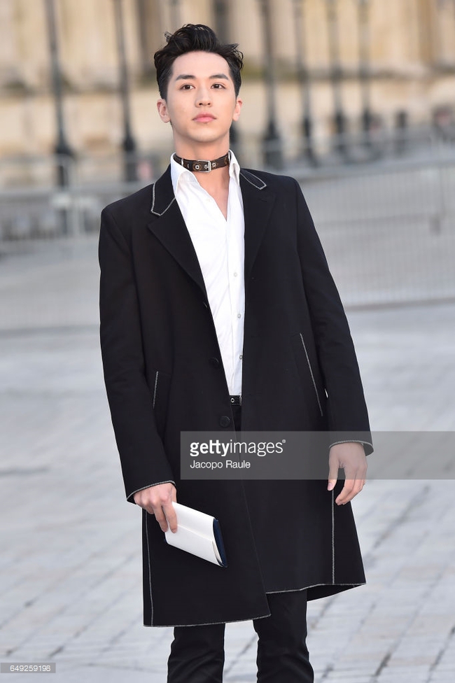 Dự show Louis Vuitton, Sehun ăn đứt Hứa Ngụy Châu về độ nam tính, được Vogue chọn là sao nam mặc đẹp nhất - Ảnh 5.
