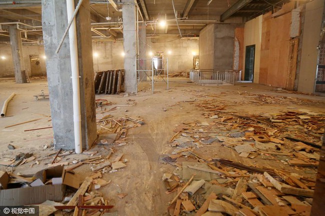 Khung cảnh tan hoang, lộn xộn ở chốn ăn chơi kh&eacute;t tiếng Trung Quốc một thời - Ảnh 4.