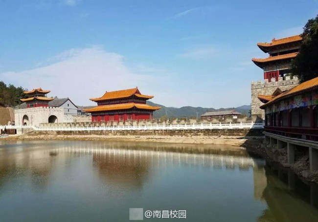 Sinh viên Trung Quốc thích thú với trường học có lối thiết kế như Hoàng cung, đi học như lên chầu - Ảnh 5.