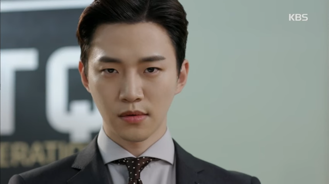 “Sếp Kim” siêu lầy: Nam Goong Min “cosplay” cảnh catwalk kinh điển của Goblin - Ảnh 8.