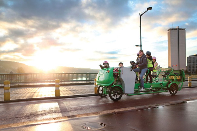 Trẻ em ở c&aacute;c nước tr&ecirc;n thế giới thường đến trường bằng c&aacute;ch n&agrave;o? - Ảnh 4.