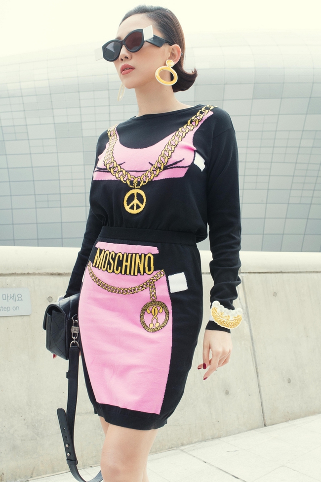 Vừa l&ecirc;n Vogue, T&oacute;c Ti&ecirc;n đ&atilde; tiếp tục chễm chệ tr&ecirc;n Instagram của Moschino - Ảnh 3.