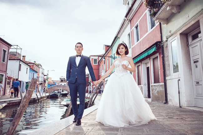 Khoe ảnh cưới sang chảnh ở Pháp - Ý, hot girl Tú Linh tiết lộ: Tôi chụp ảnh cưới rẻ lắm! - Ảnh 2.