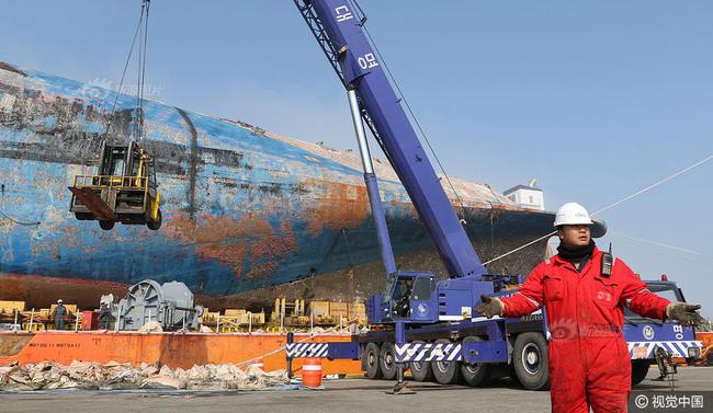 Những di vật được tìm thấy trong xác phà Sewol sau 3 năm chìm dưới đáy đại dương - Ảnh 6.