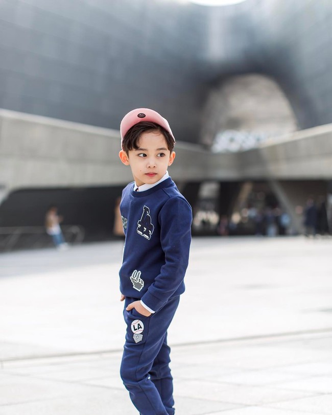 Chàng mẫu 5 tuổi mang hai dòng máu Hàn - Ả Rập khiến cư dân mạng ngây ngất vì quá dễ thương - Ảnh 6.