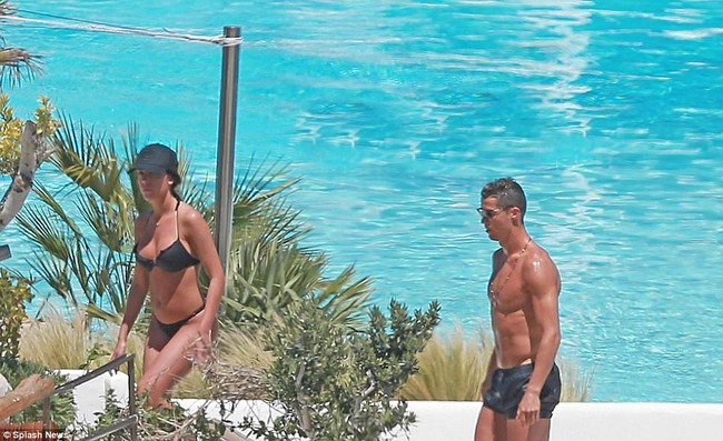 Georgina nóng bỏng với bikini cùng Ronaldo đến đảo thiên đường - Ảnh 6.