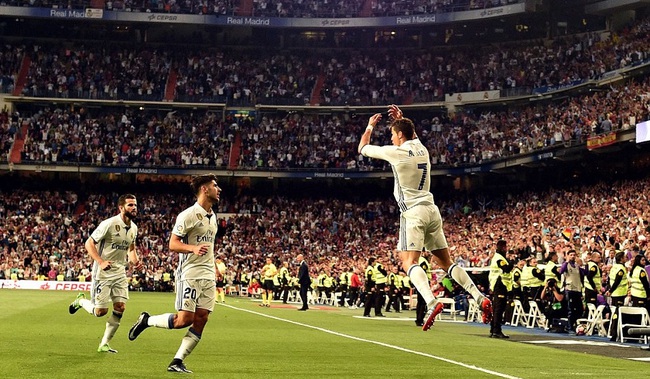 Ronaldo bị tố đánh nguội cầu thủ Sevilla - Ảnh 3.