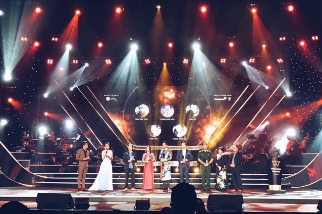 Diva Hồng Nhung khiến cả kh&aacute;n ph&ograve;ng nghẹn lại với Ng&agrave;y h&ocirc;m qua - Th&aacute;ng 12 song ca c&ugrave;ng cố nghệ sĩ Trần Lập - Ảnh 5.