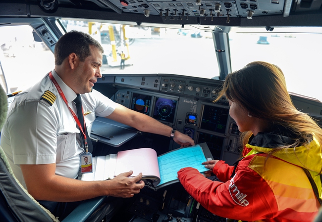 Chùm ảnh: Nữ kỹ sư sửa chữa máy bay hiếm hoi ở Việt Nam với 2 tấm bằng ĐH - Ảnh 6.