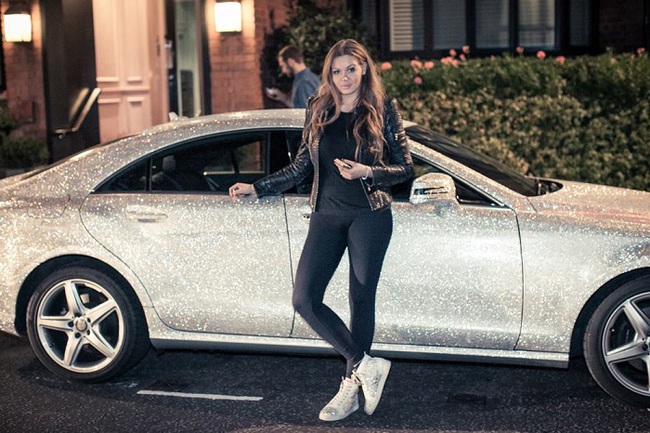 Thèm nhỏ dãi trước siêu xe Mercedes đính 1 triệu viên pha lê lấp lánh của nữ sinh Nga - Ảnh 3.