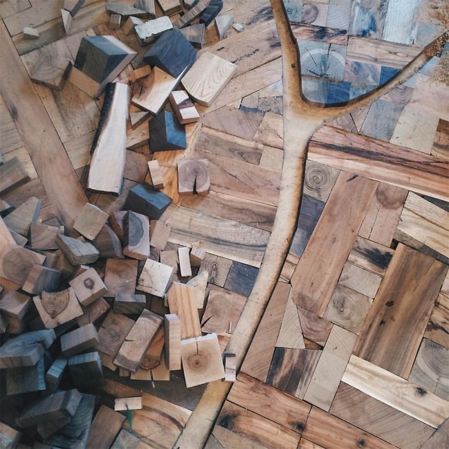 Thu thập các mảnh gỗ vụn bỏ đi, người đàn ông biến sàn nhà thành một tác phẩm nghệ thuật đẹp ngỡ ngàng - Ảnh 7.
