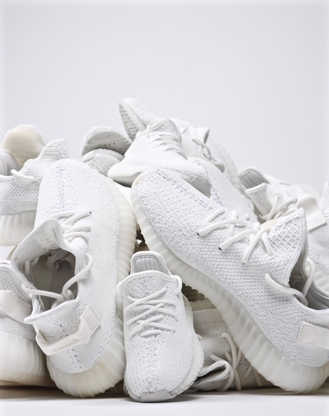 4 container giày Yeezy 350 V2 bản phối Cream White bị đánh cắp ngay trước ngày lên kệ - Ảnh 3.